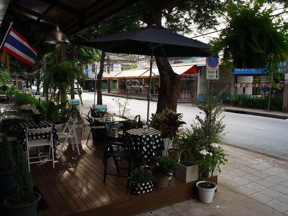Vx The Fifty Hostel Bangkok Exterior photo