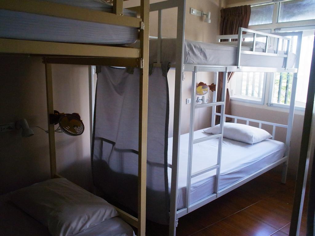 Vx The Fifty Hostel Bangkok Exterior photo