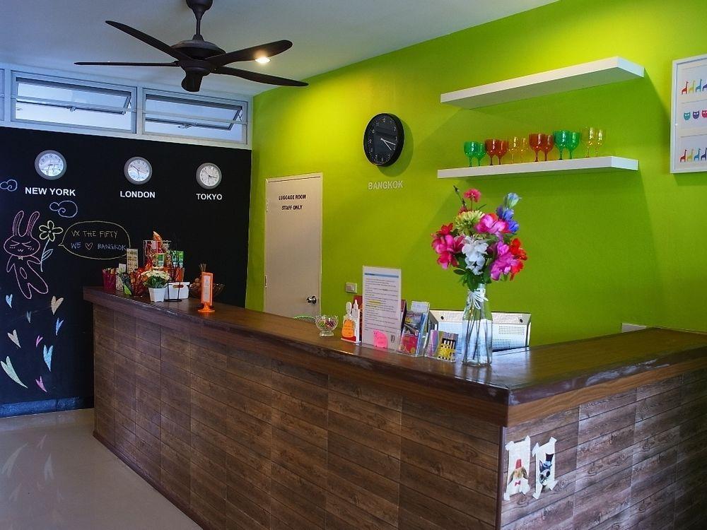 Vx The Fifty Hostel Bangkok Exterior photo
