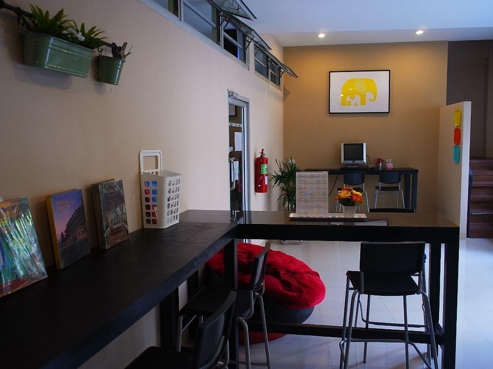 Vx The Fifty Hostel Bangkok Exterior photo