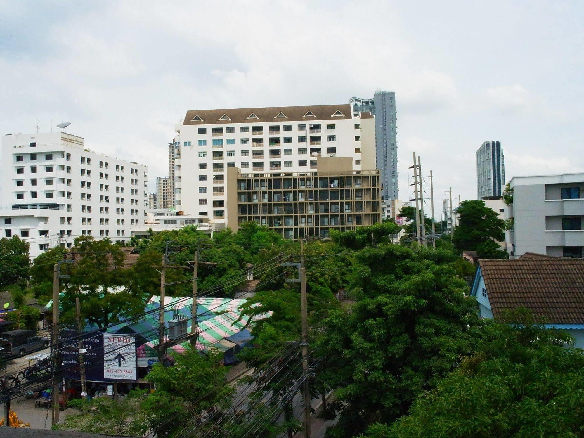 Vx The Fifty Hostel Bangkok Exterior photo
