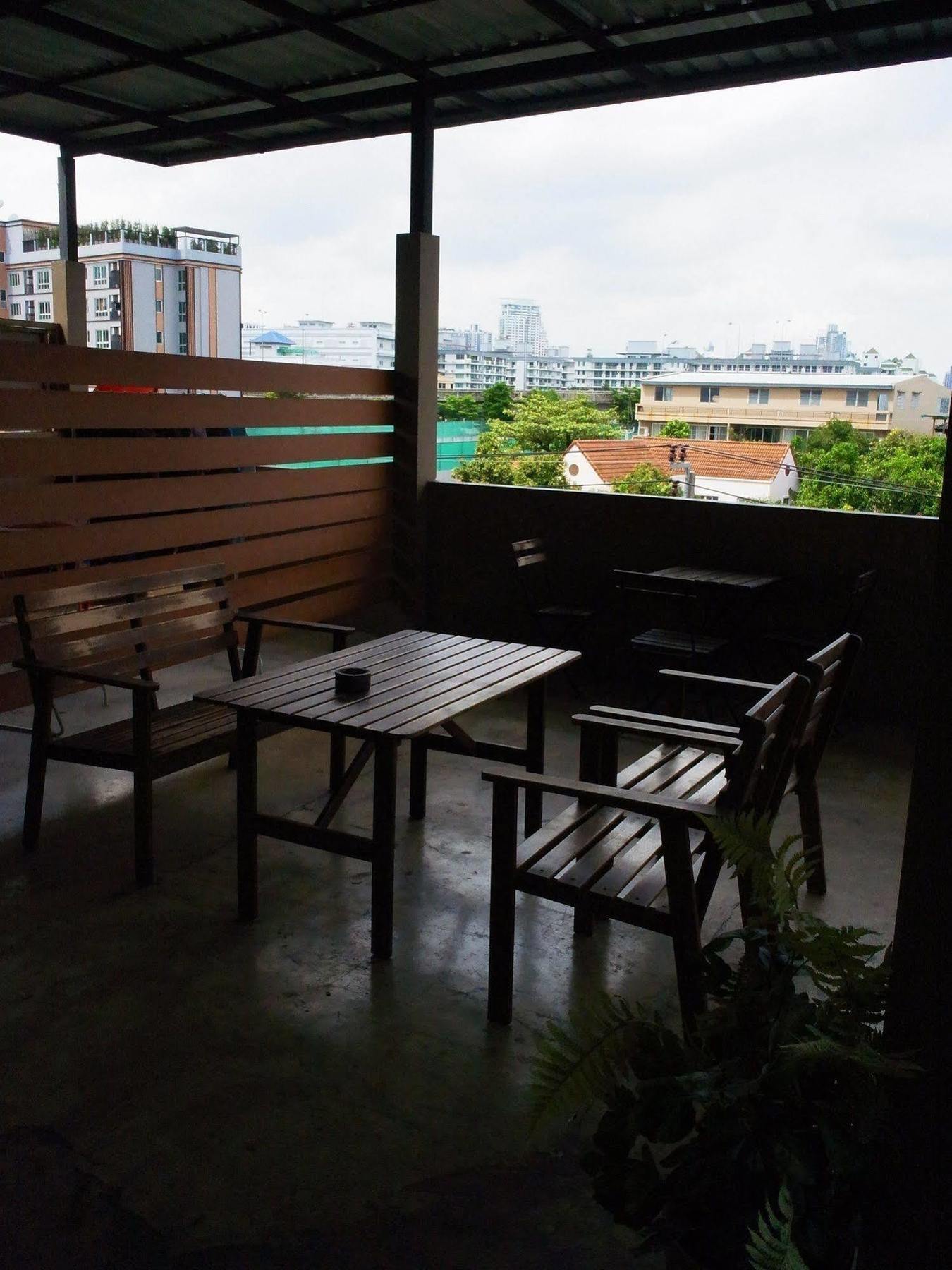 Vx The Fifty Hostel Bangkok Exterior photo
