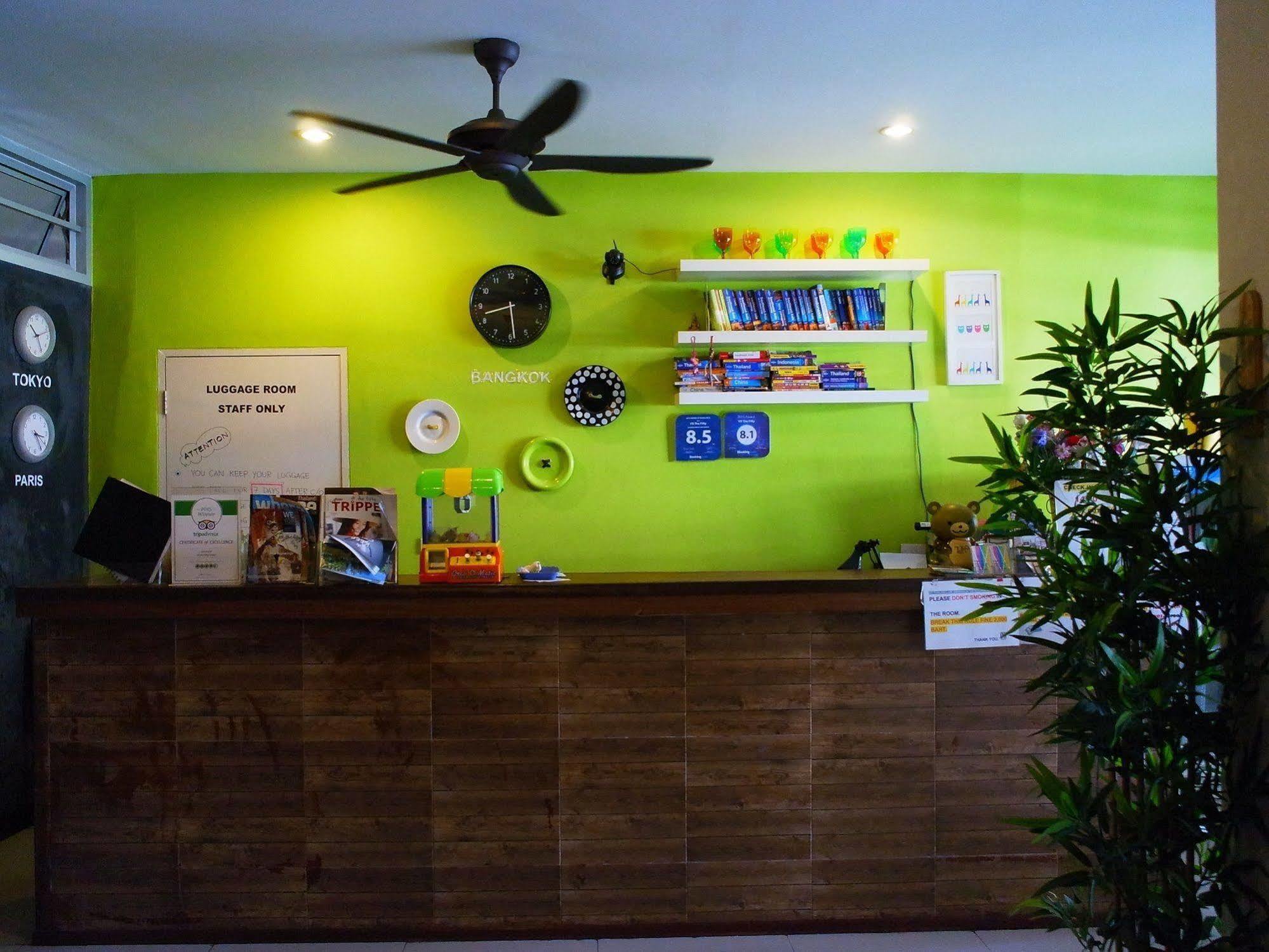 Vx The Fifty Hostel Bangkok Exterior photo