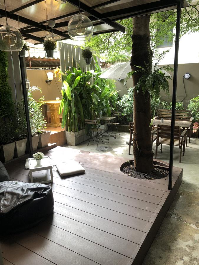 Vx The Fifty Hostel Bangkok Exterior photo